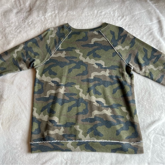 Camo dressy crewneck, size medium - Picture 2 of 2